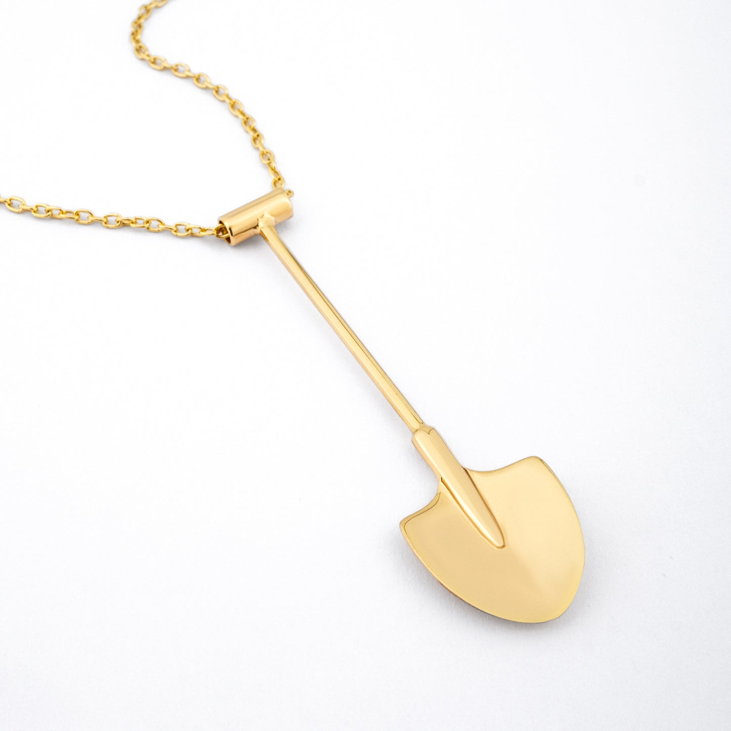 gold spade pendant necklace – front view, Spade In Chelsea