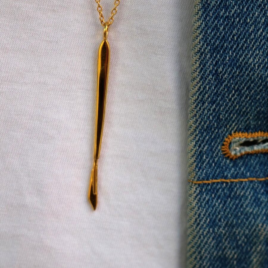 Scalpel necklace gold